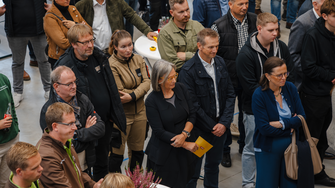 Jörg Baumeister și echipa sa au întâmpinat numeroși vizitatori la ceremonia de inaugurare. | © Lackomat