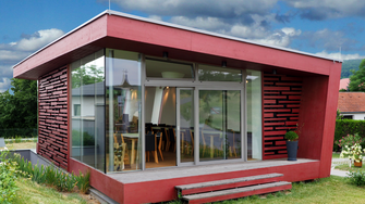 Lazuri de efect, cum ar fi Pullex Platin – aici, la podgoria Studeny din Obermarkersdorf, aparținând de Oberstaller & Sammer Architekten –asigură un aspect metalic spectaculos. | © Oberstaller & Sammer Architekten