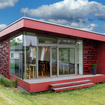 Lazuri de efect, cum ar fi Pullex Platin – aici, la podgoria Studeny din Obermarkersdorf, aparținând de Oberstaller & Sammer Architekten –asigură un aspect metalic spectaculos. | © Oberstaller & Sammer Architekten