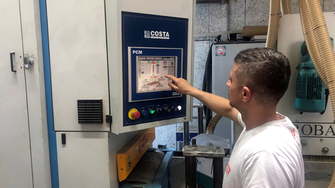 La Lüchinger Holz AG, o echipă competentă și tehnologia modernă a instalațiilor merg mână în mână. | © ADLER