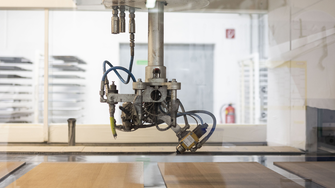 Punctul central al zonei de lăcuire este mașina modernă de lăcuire automată, … | © Villeroy & Boch/Erika Mayer