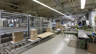 Villeroy & Boch recurge la îmbinarea bine gândită a proceselor de lucru automatizate și manuale în producție. | © Villeroy & Boch/Erika Mayer