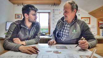 Proiectăm împreună pentru viitor - cu vopselele pe bază de apă de la ADLER: Anton și Josef Burkart. | © Schreinerei und Holzdesign Josef Burkart