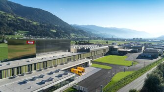 Cea mai modernă fabrică de lacuri pe bază de apă din Europa se află în Schwaz, Tirol – și în următorul an se va investi din nou puternic în fabrica ADLER.