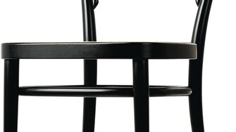 „Scaunul scaunelor”, clasicul cafenelei vieneze de Michael Thonet cu baiț negru Arova Flex de la ADLER. | © Thonet GmbH